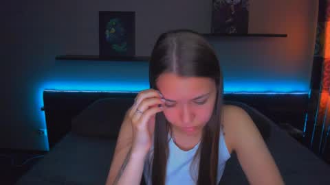 Snapshot of alexabarkley chatting on May 20, 1:01 am angel online show from May 20, 1:01 am
