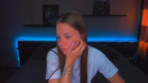 Snapshot of alexabarkley chatting on May 21, 12:50 am angel online show from May 21, 12:50 am