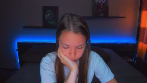 Snapshot of alexabarkley chatting on May 25, 1:00 am angel online show from May 25, 1:00 am