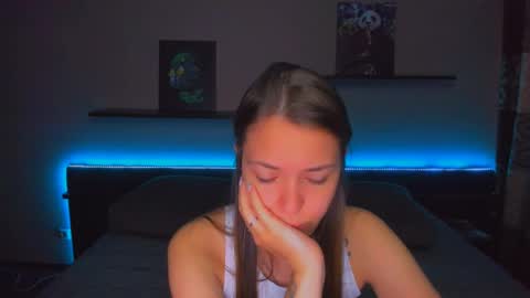 Snapshot of alexabarkley chatting on May 26, 1:23 am angel online show from May 26, 1:23 am