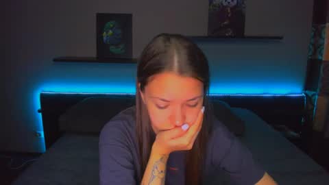 Snapshot of alexabarkley chatting on May 29, 2:20 am angel online show from May 29, 2:20 am