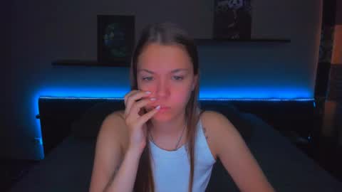 Snapshot of alexabarkley chatting on June 1, 12:45 am angel online show from June 1, 12:45 am