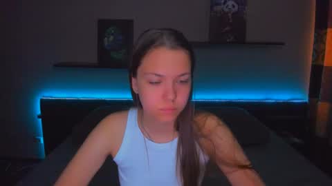 Snapshot of alexabarkley chatting on June 4, 12:49 am angel online show from June 4, 12:49 am