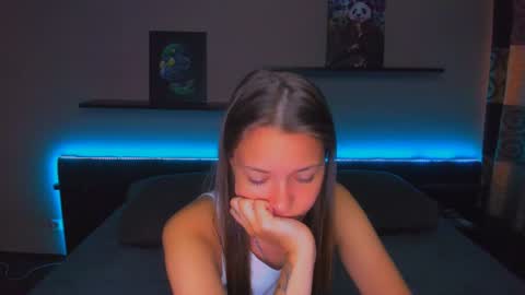 Snapshot of alexabarkley chatting on June 11, 2:53 am angel online show from June 11, 2:53 am