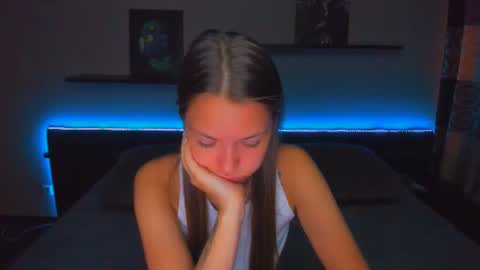 Snapshot of alexabarkley chatting on June 17, 12:46 am angel online show from June 17, 12:46 am