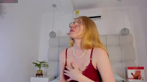 Snapshot of alexahandler chatting on April 28, 8:03 pm Alexa Handler online show from April 28, 8:03 pm