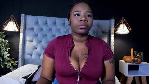 Snapshot of alexamora__ chatting on November 2, 3:20 am C A M I L A  online show from November 2, 3:20 am