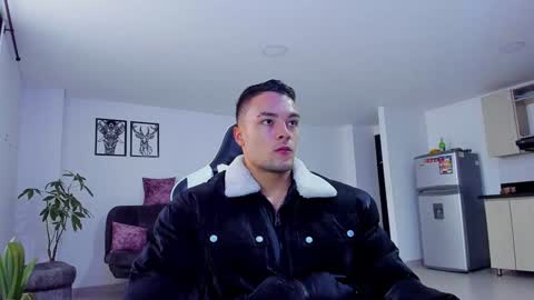 Snapshot of alexander_collin_ chatting on January 8, 1:52 pm Alex Collin online show from January 8, 1:52 pm