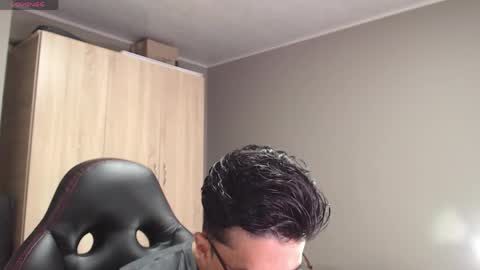Benji  Alex   online show from May 3, 3:23 am