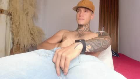 Snapshot of alexander_xj6 chatting on July 18, 12:15 am Alexander online show from July 18, 12:15 am