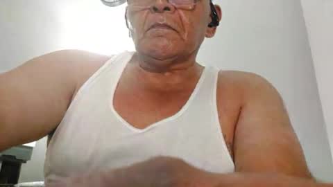 Snapshot of alexanderv28 chatting on January 16, 6:25 am alexanderv28 online show from January 16, 6:25 am