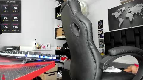 Snapshot of alexanderwalke chatting on March 10, 10:02 pm Alexander online show from March 10, 10:02 pm