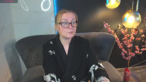 Snapshot of alexandra_kind chatting on December 22, 8:03 pm Alexandra online show from December 22, 8:03 pm