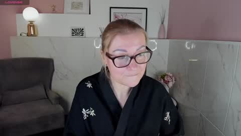 Snapshot of alexandra_kind chatting on December 26, 4:47 pm Alexandra online show from December 26, 4:47 pm