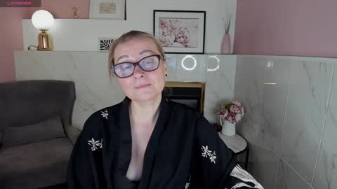 Snapshot of alexandra_kind chatting on December 27, 2:58 am Alexandra online show from December 27, 2:58 am