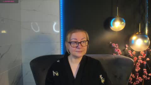 Snapshot of alexandra_kind chatting on December 28, 2:10 pm Alexandra online show from December 28, 2:10 pm