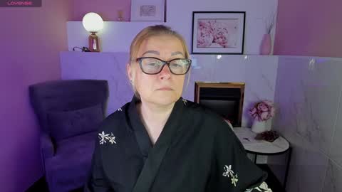 Snapshot of alexandra_kind chatting on January 8, 1:52 pm Alexandra online show from January 8, 1:52 pm