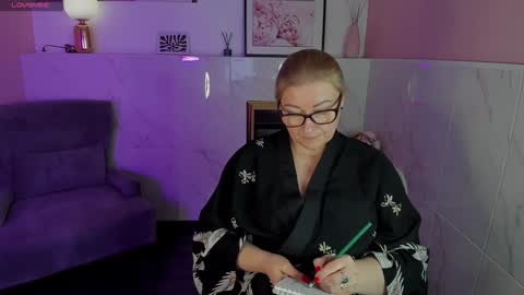 Snapshot of alexandra_kind chatting on January 17, 8:11 pm Alexandra online show from January 17, 8:11 pm