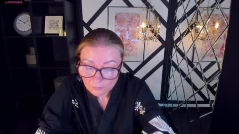 Snapshot of alexandra_kind chatting on February 8, 8:32 pm Alexandra online show from February 8, 8:32 pm