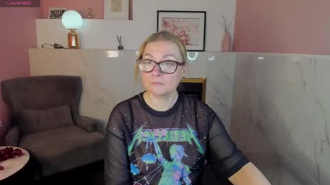 Snapshot of alexandra_kind chatting on February 17, 11:44 am Alexandra online show from February 17, 11:44 am