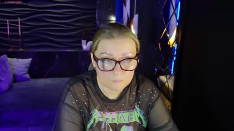 Snapshot of alexandra_kind chatting on February 19, 9:25 pm Alexandra online show from February 19, 9:25 pm