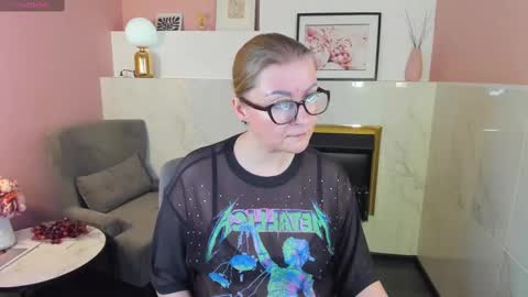 Snapshot of alexandra_kind chatting on February 27, 12:45 pm Alexandra online show from February 27, 12:45 pm