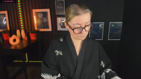 Snapshot of alexandra_kind chatting on March 5, 4:24 am Alexandra online show from March 5, 4:24 am