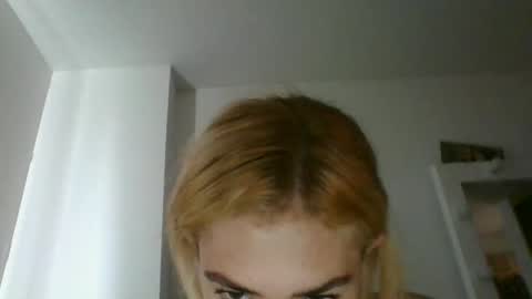 alexandra_paris21 online show from June 2, 8:33 pm