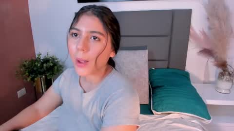 Alexandra Cruz online show from July 1, 6:18 pm