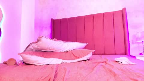 YENI  online show from October 5, 8:12 am