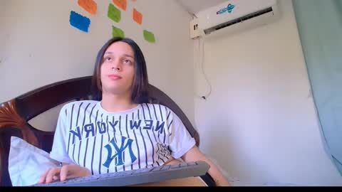 Snapshot of alexandre_chuad chatting on July 13, 3:37 pm Alexa online show from July 13, 3:37 pm