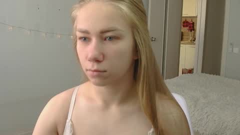 Snapshot of alexarti chatting on October 12, 5:17 am Alex online show from October 12, 5:17 am