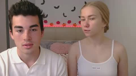 Snapshot of alexarti chatting on October 16, 6:03 am Alex online show from October 16, 6:03 am