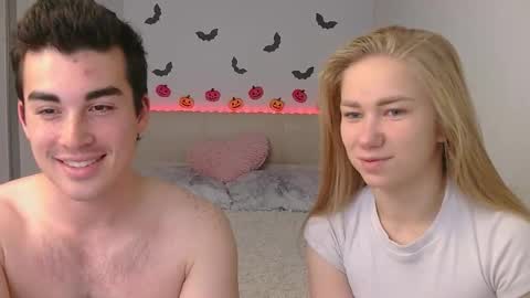 Snapshot of alexarti chatting on October 20, 6:03 am Alex online show from October 20, 6:03 am