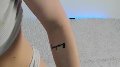 Snapshot of alexarti chatting on December 15, 5:23 am Alex online show from December 15, 5:23 am