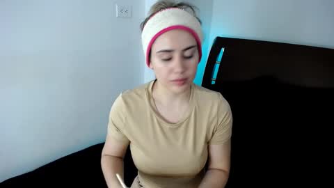 Snapshot of alexawarren_ chatting on December 29, 8:15 pm alexawarren_ online show from December 29, 8:15 pm