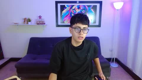 Snapshot of alexcum_18 chatting on February 21, 1:01 pm alex online show from February 21, 1:01 pm