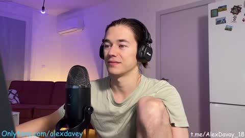 Snapshot of alexdavey chatting on February 2, 5:42 am online show from February 2, 5:42 am