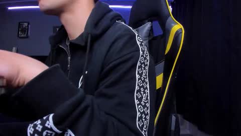 alexgiraldo__ online show from October 24, 9:38 am