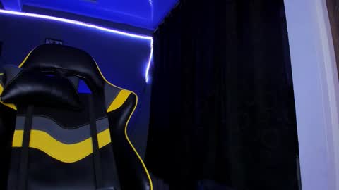 alexgiraldo__ online show from October 31, 6:14 am