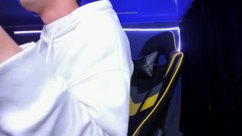 alexgiraldo__ online show from November 1, 10:50 am