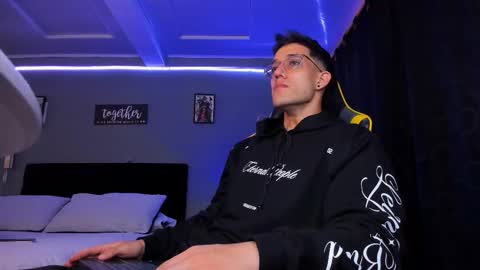 alexgiraldo__ online show from December 2, 11:48 am