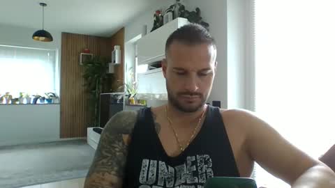 Snapshot of alexgrandi2024 chatting on October 27, 12:42 pm rey ale84 online show from October 27, 12:42 pm