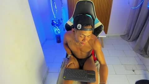 alexis_23cm online show from May 1, 11:15 am