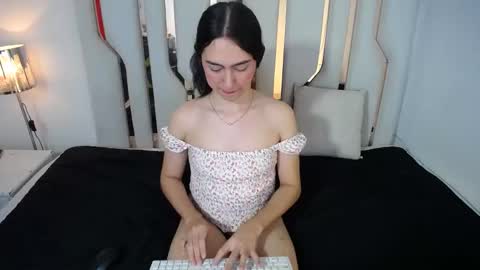 Snapshot of alexis_brown11 chatting on October 23, 1:27 am -- ALEXIS -- online show from October 23, 1:27 am