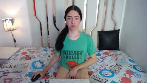 Snapshot of alexis_brown11 chatting on October 31, 12:33 am -- ALEXIS -- online show from October 31, 12:33 am