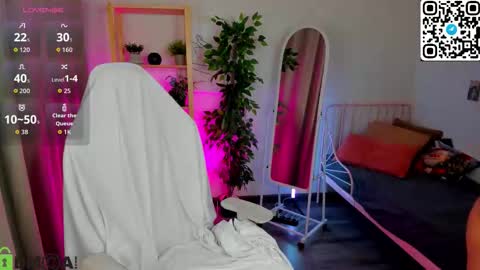 Snapshot of alexisl0ve chatting on January 11, 11:43 pm Alexis Mon Tue Wed Thu Fri 7 GMT 0100am-0700am online show from January 11, 11:43 pm