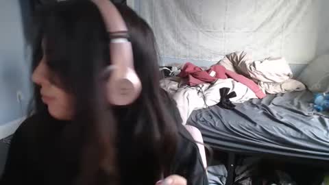 Snapshot of alexislove8 chatting on October 28, 7:27 pm alexislove8 online show from October 28, 7:27 pm