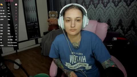 Snapshot of alexracc00n chatting on January 1, 10:35 pm Alex online show from January 1, 10:35 pm