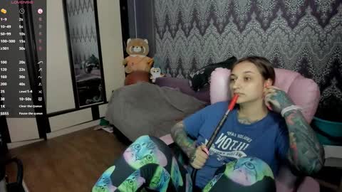 Snapshot of alexracc00n chatting on January 21, 2:54 am Alex online show from January 21, 2:54 am